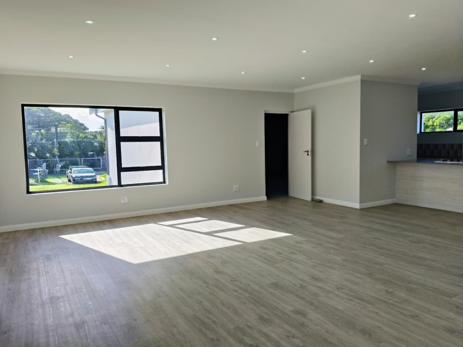3 Bedroom Property for Sale in Paradise Beach Eastern Cape